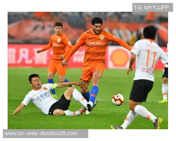 中超首轮激战鲁能迎战国安双方全力争胜展现精彩对决 中超首轮激战鲁能迎战国安双方全力争胜展现精彩对决