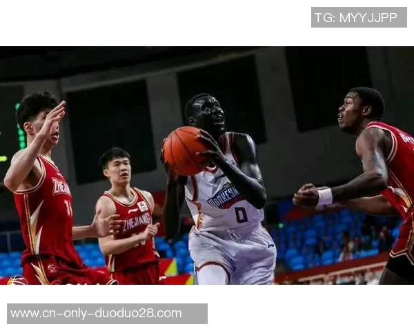 太阳大爆冷！华子40+9戈贝尔被驱赶，狄龙18+2全队最低，勇士旧将拉胯