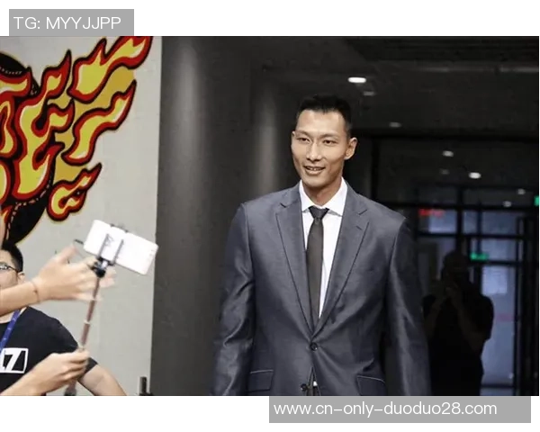 易建联实锤？广东夺冠，易建联缺席原因找到，周鹏回应，移居美国有结论